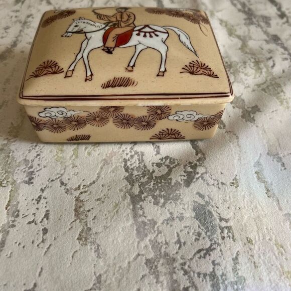Japanese Porcelain Ware trinket box Warrior Horse - Picture 6 of 11